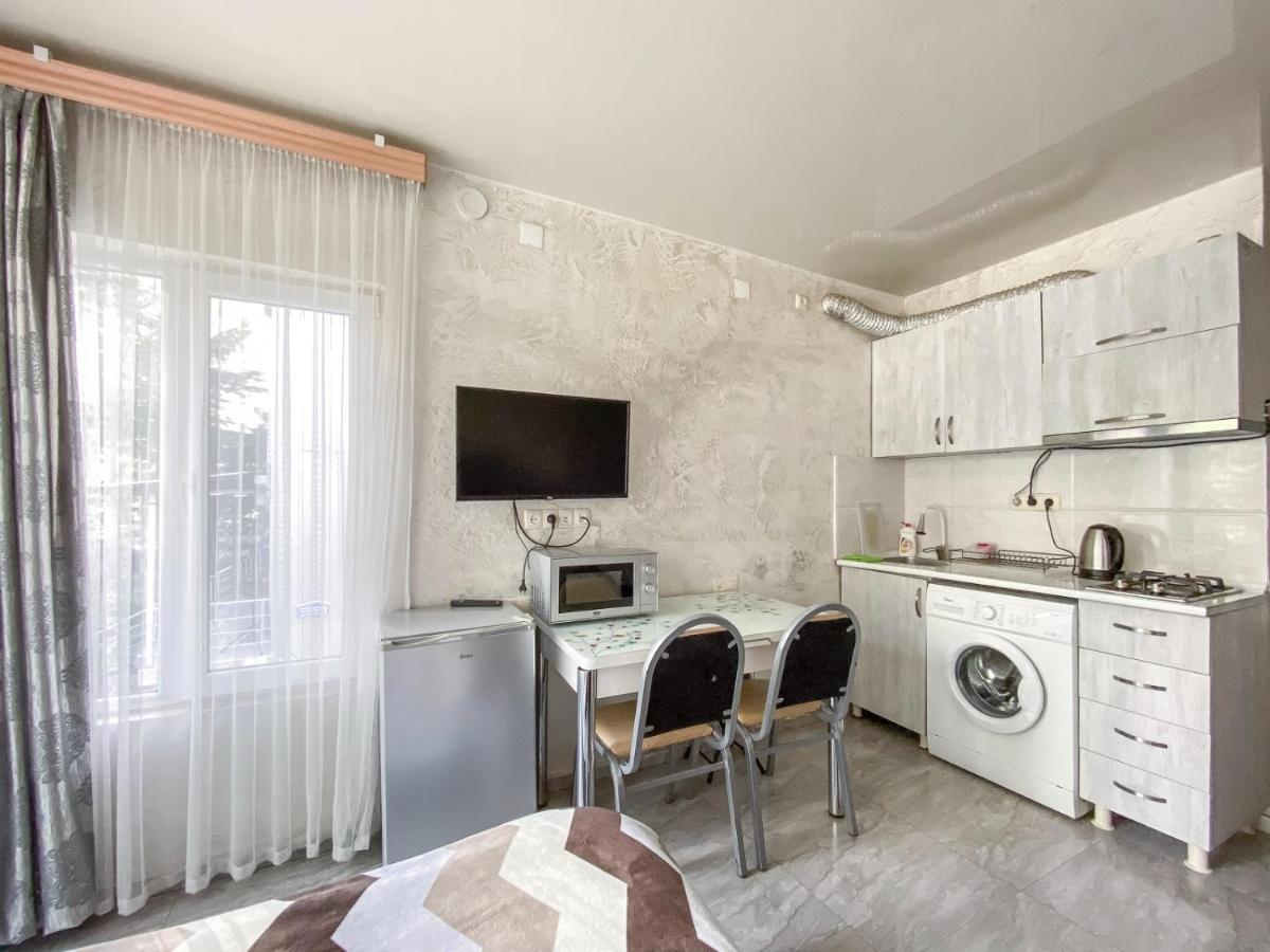Apartment Studio Maksim Batumi Exteriör bild