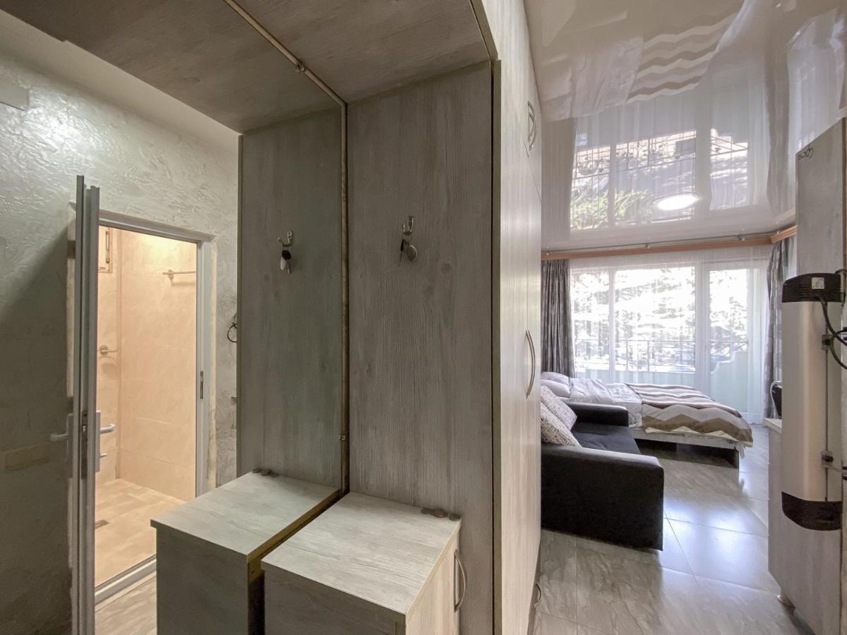 Apartment Studio Maksim Batumi Exteriör bild